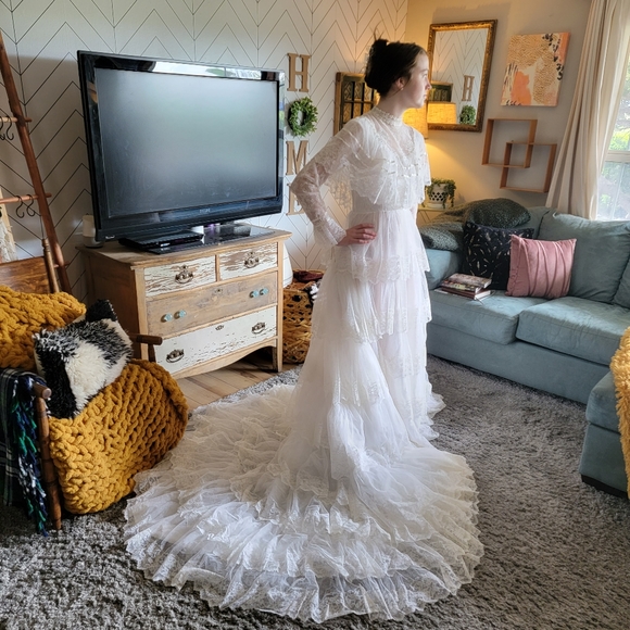 Stunning Vintage Sally Wallace Wedding Gown - Picture 5 of 10